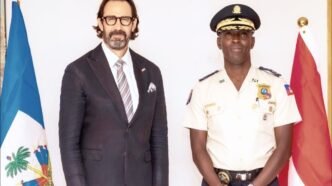 André Jonas Vladimir Paraison, DG par intérim de la PNH, a reçu la visite de courtoisie de l’ambassadeur du Canada, André François Giroux, à Tabarre.